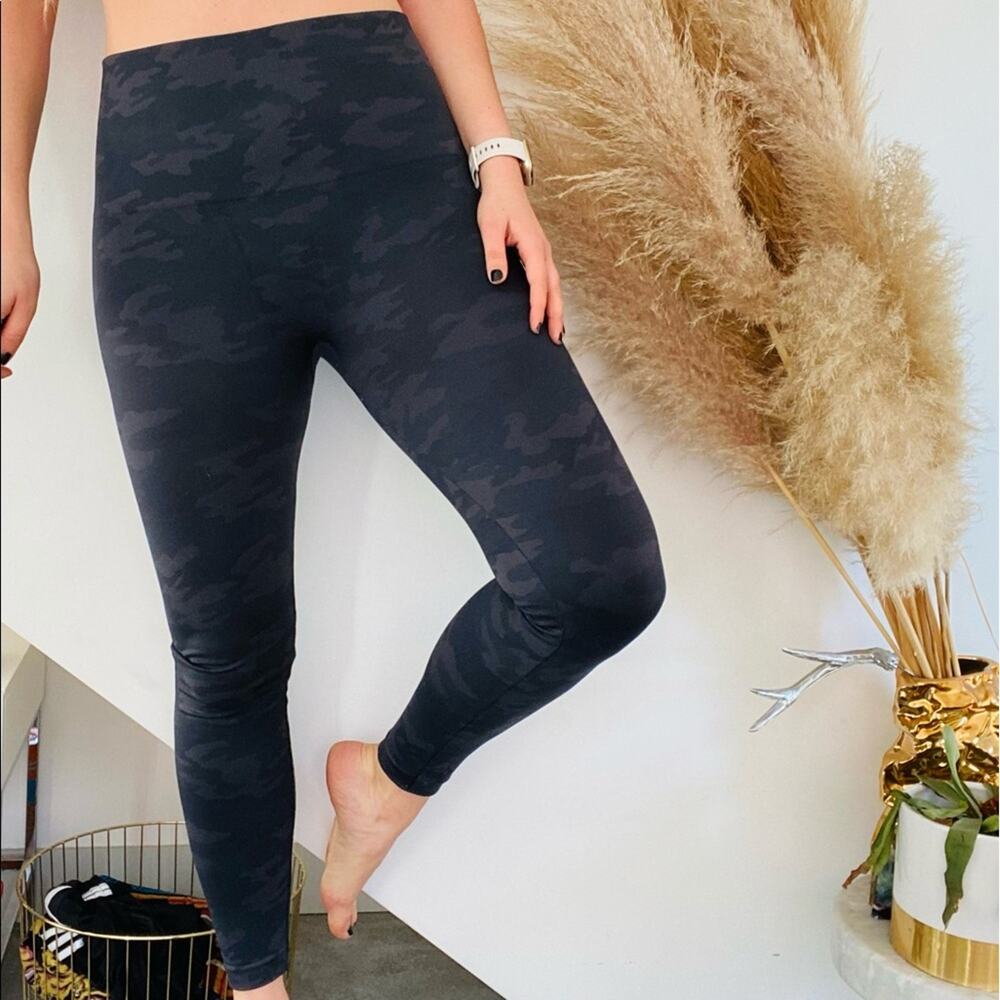 SPANX Grey Black Olive Green High Rise Camo Printed Yoga Leggings Tights M